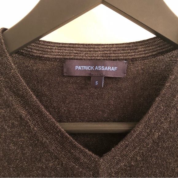 Patrick Assaraf Extra-fine Merino V-neck in Charcoal (size S) - Picture 2 of 3